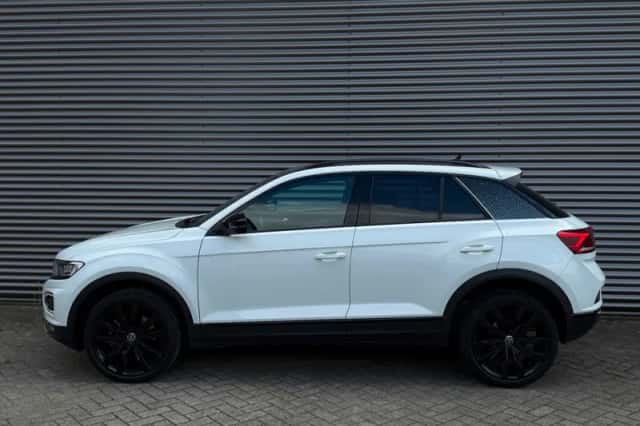Volkswagen T-Roc (2021) thumbnail 3