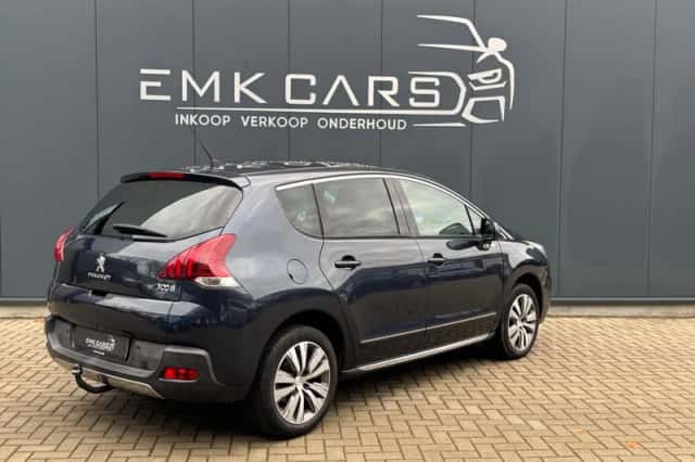 Peugeot 3008 (2015) thumbnail 2
