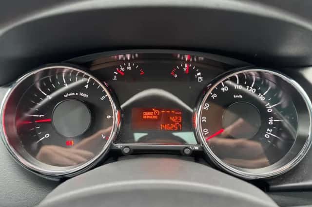 Peugeot 3008 (2015) thumbnail 3