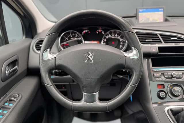 Peugeot 3008 (2015) thumbnail 5
