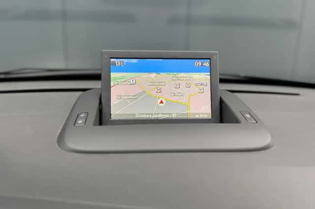 Peugeot 3008 (2015) thumbnail 6