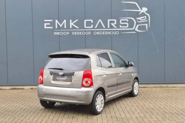Kia Picanto (2010) thumbnail 2