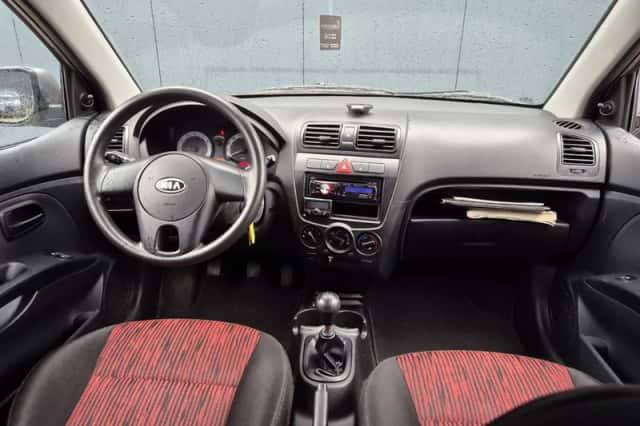 Kia Picanto (2010) thumbnail 3