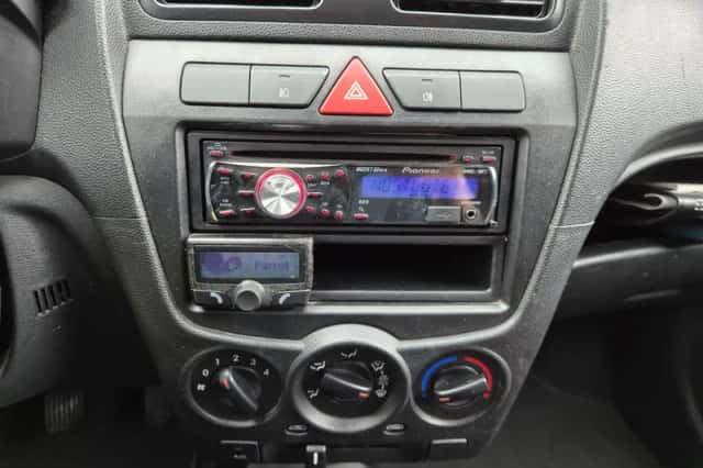 Kia Picanto (2010) thumbnail 6