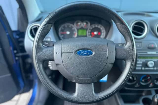 Ford Fiesta (2008) thumbnail 4