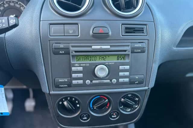 Ford Fiesta (2008) thumbnail 5