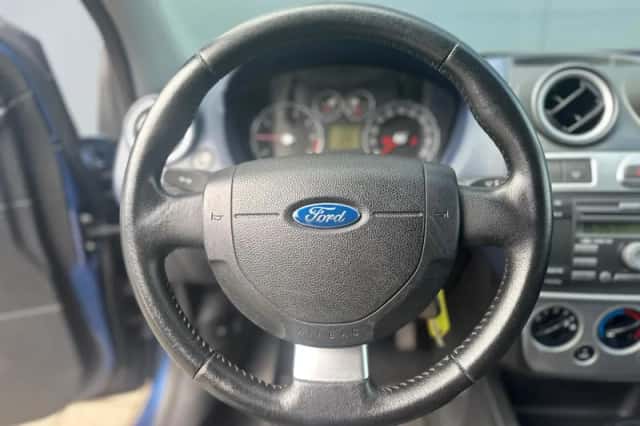 Ford Fiesta (2007) thumbnail 4