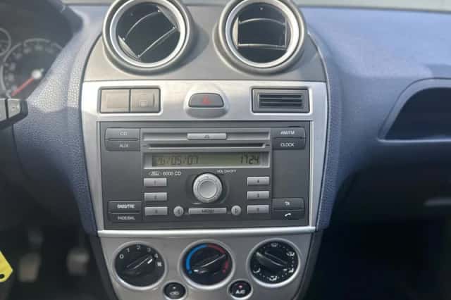 Ford Fiesta (2007) thumbnail 6