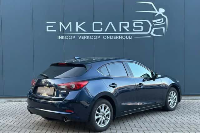 Mazda 3 (2018) thumbnail 2