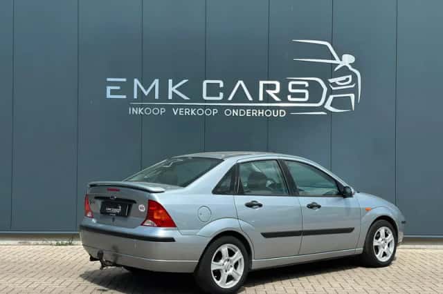 Ford Focus (2002) thumbnail 2