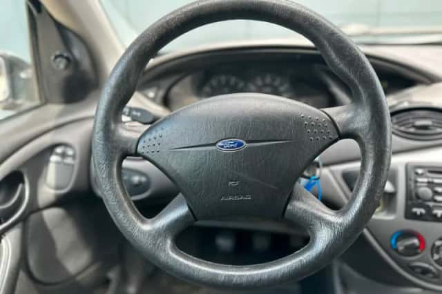 Ford Focus (2002) thumbnail 4