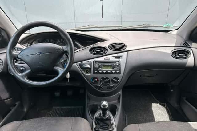 Ford Focus (2002) thumbnail 5
