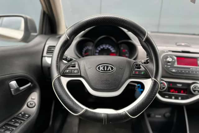 Kia Picanto (2012) thumbnail 3