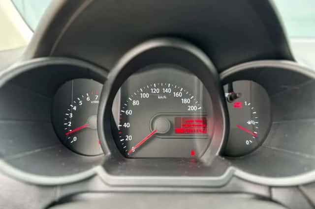 Kia Picanto (2012) thumbnail 5