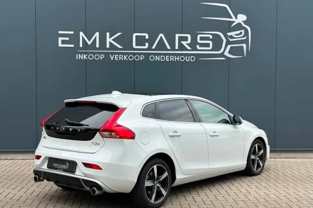 Volvo V40 (2019) thumbnail 2