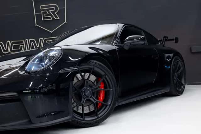Porsche 911 (2023) thumbnail 3