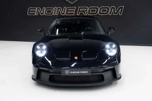 Porsche 911 (2023) thumbnail 4