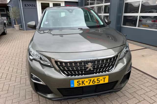 Peugeot 3008 (2018) thumbnail 3