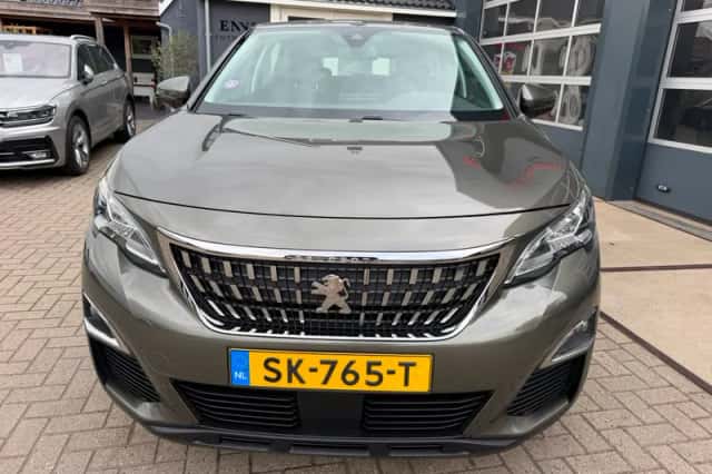 Peugeot 3008 (2018) thumbnail 4
