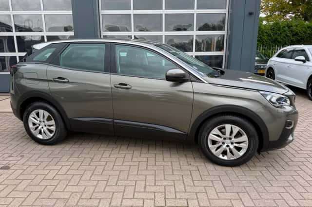 Peugeot 3008 (2018) thumbnail 6
