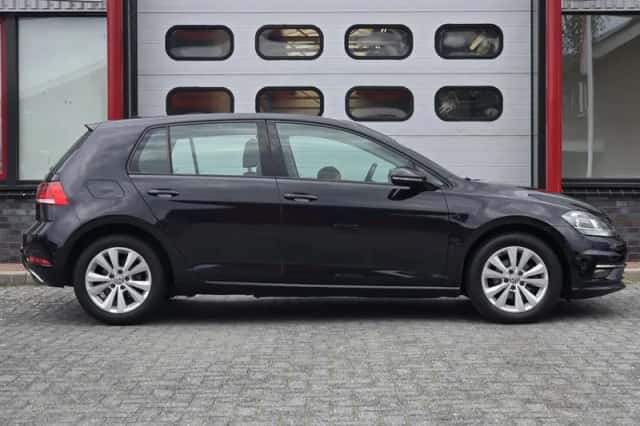 Volkswagen Golf (2017) thumbnail 2