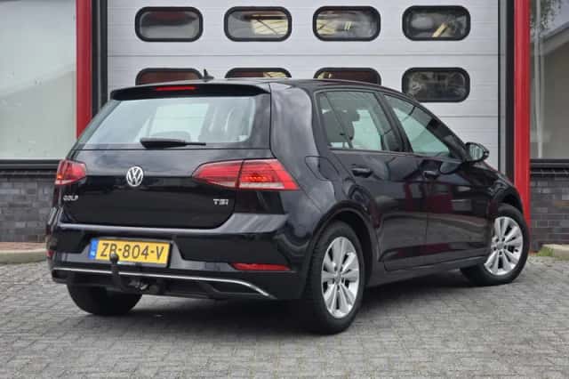 Volkswagen Golf (2017) thumbnail 3