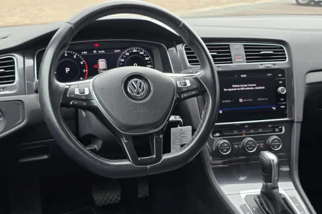 Volkswagen Golf (2017) thumbnail 5