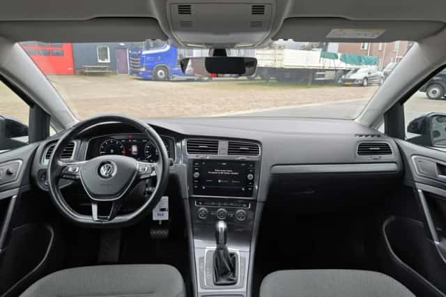 Volkswagen Golf (2017) thumbnail 6