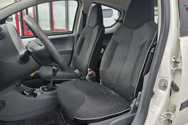 Peugeot 107 (2011) thumbnail 4
