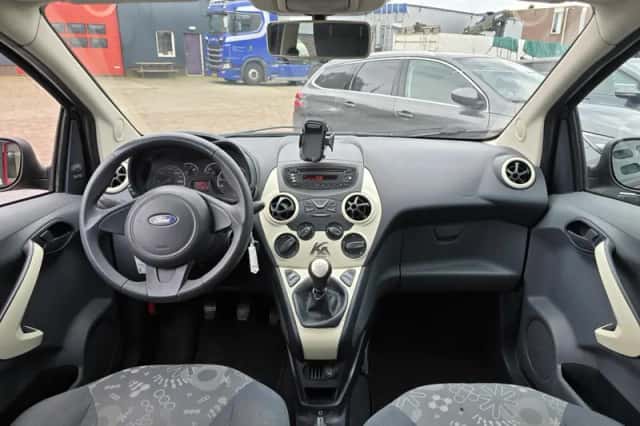 Ford Ka (2010) thumbnail 3