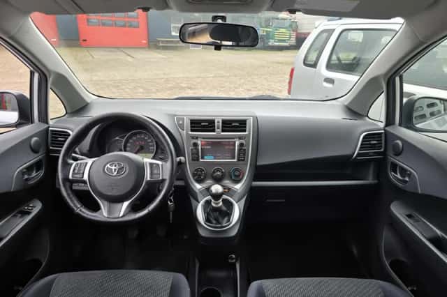 Toyota Verso S (2012) thumbnail 3
