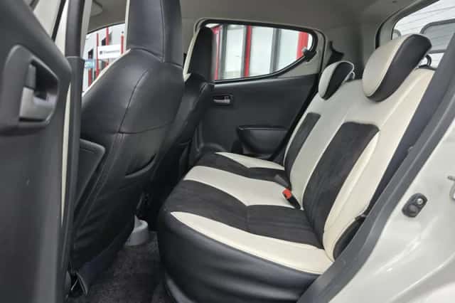 Suzuki Alto (2010) thumbnail 5