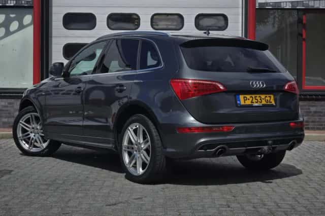 Audi Q5 (2010) thumbnail 2
