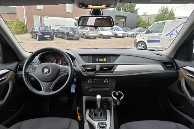 BMW X1 (2011) thumbnail 3