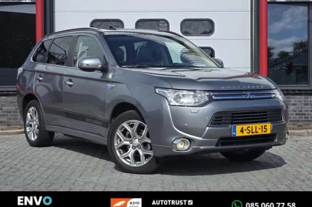 Mitsubishi Outlander (2013) thumbnail 1