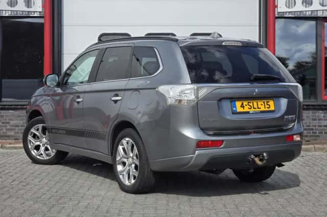 Mitsubishi Outlander (2013) thumbnail 2