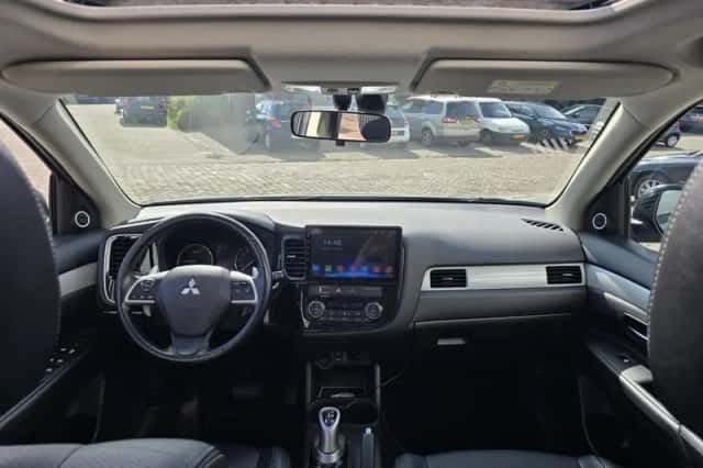 Mitsubishi Outlander (2013) thumbnail 3