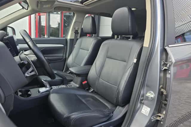Mitsubishi Outlander (2013) thumbnail 4