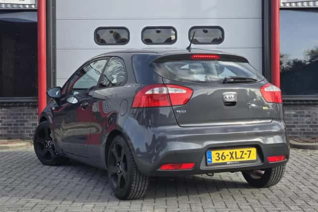 Kia Rio (2012) thumbnail 2