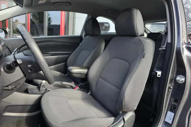 Kia Rio (2012) thumbnail 4