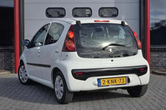 Peugeot 107 (2013) thumbnail 2