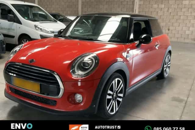 MINI Cooper (2018) thumbnail 1
