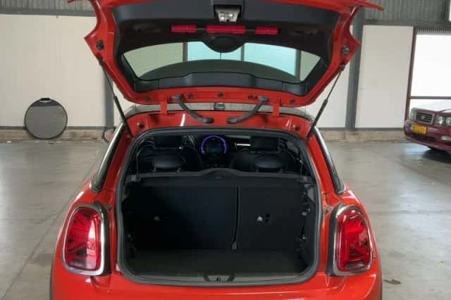 MINI Cooper (2018) thumbnail 2