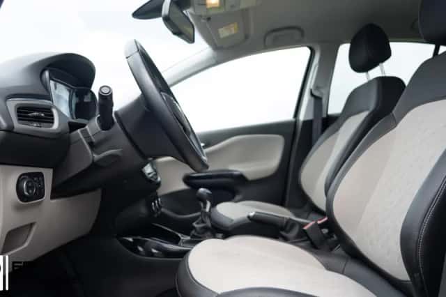Opel Corsa (2015) thumbnail 3