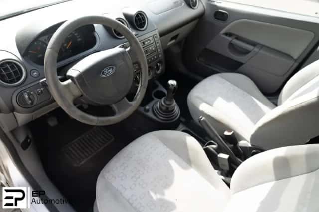 Ford Fiesta (2003) thumbnail 2
