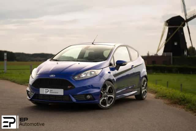 Ford Fiesta (2014) thumbnail 1