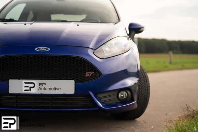 Ford Fiesta (2014) thumbnail 2