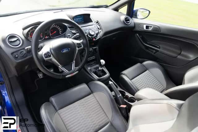 Ford Fiesta (2014) thumbnail 4