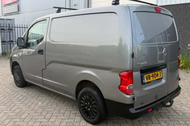 Nissan NV200 (2015) thumbnail 2