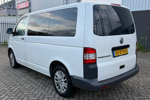 Volkswagen Transporter (2011) thumbnail 2